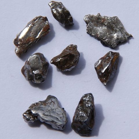 লোহা মৌলের প্রকৃত নমুনা