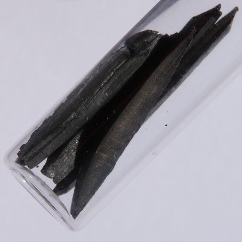 লিথিয়াম মৌলের প্রকৃত নমুনা