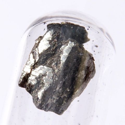 ল্যান্থানাম মৌলের প্রকৃত নমুনা