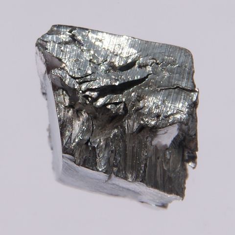 লুটেশিয়াম মৌলের প্রকৃত নমুনা